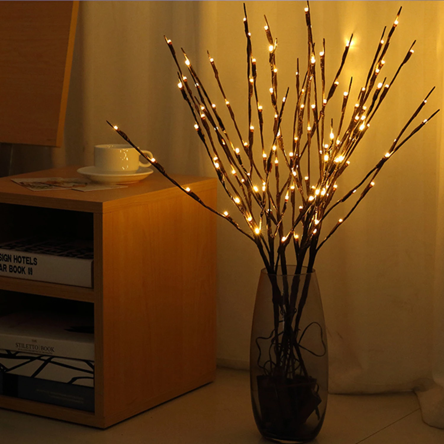 Éclairez votre espace avec cette belle et élégante lampe LED à branches de saule alimentée par batterie, parfaite pour améliorer votre mariage