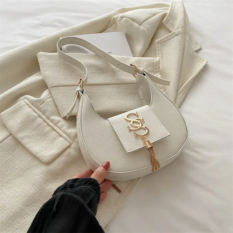 Popular Hardware Letters 2024 Summer Simple New Beautiful Personality Trend Fashion Hand Carry Crescent Women\'s Bag Bags