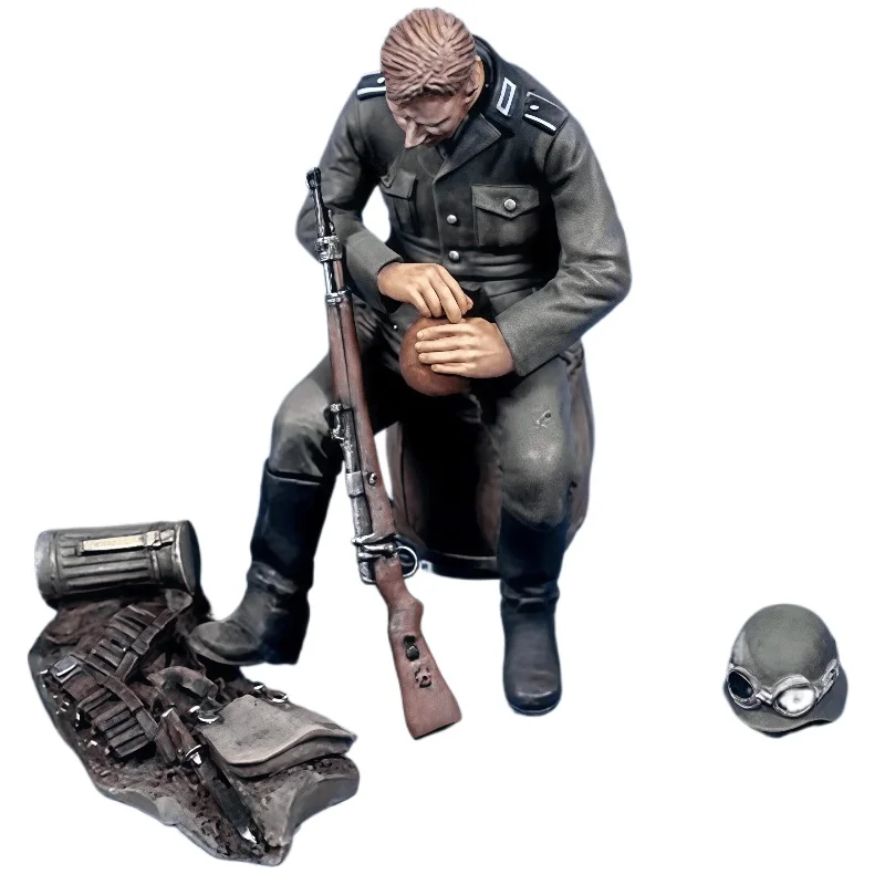 

Комплект для сборки модели из смолы 1:35, GK, солдат-танкист, неокрашенный, требует сборки