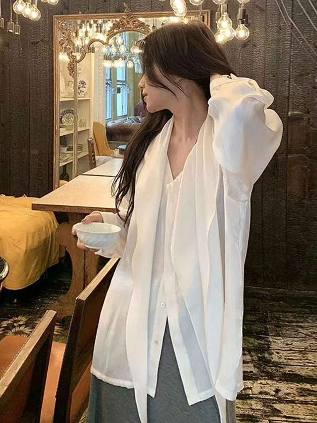 

Laid-back Style Simple White Sash Shirt Women's Fashionable Versatile Spring 2026 Design Sense Shirt Loose Fit Long Sleeve