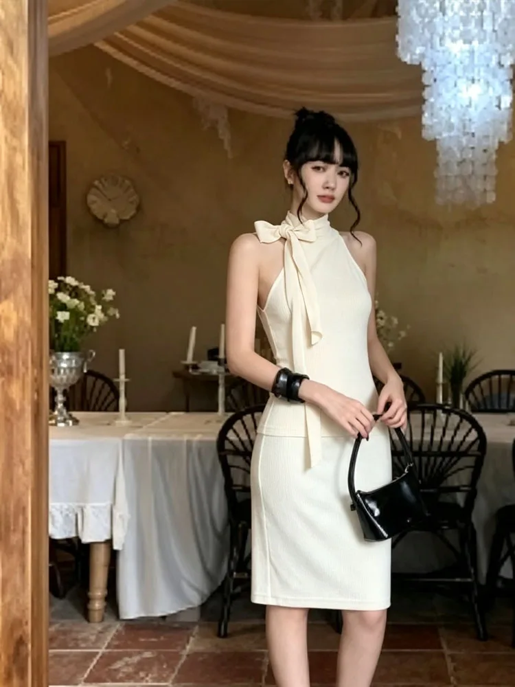 Retro sleeveless hanging neck vest for women's summer new slim fit inner and outer tops