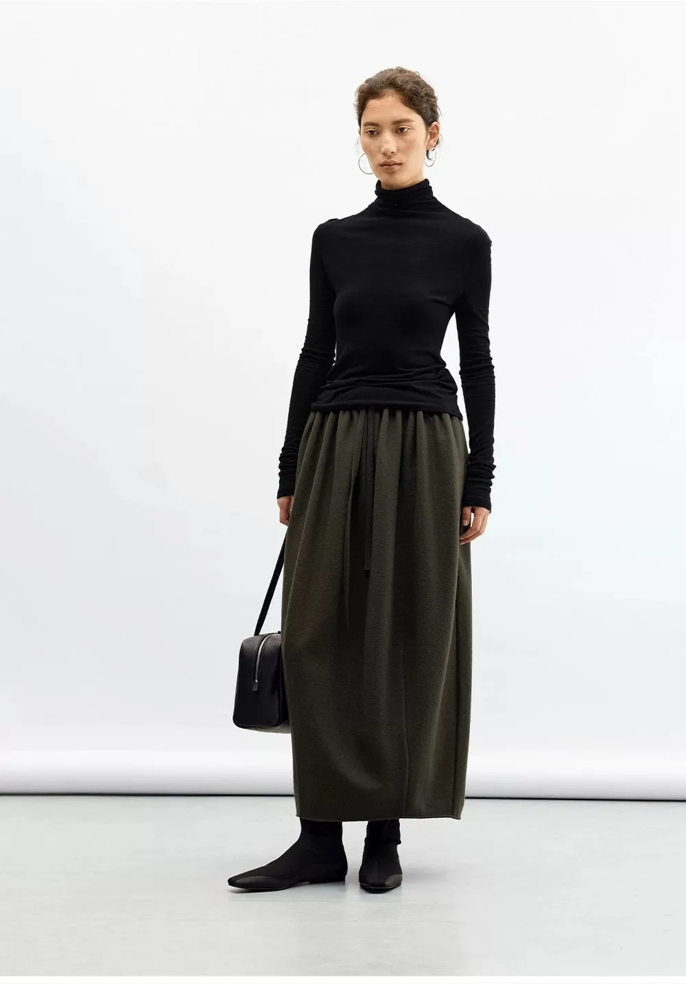 100% Wool Three-Dimensional Cut Flower Bud Skirt, Designed with a Relaxed and Lazy Style, New Model for Women in the Fall/Winter 2026 Season