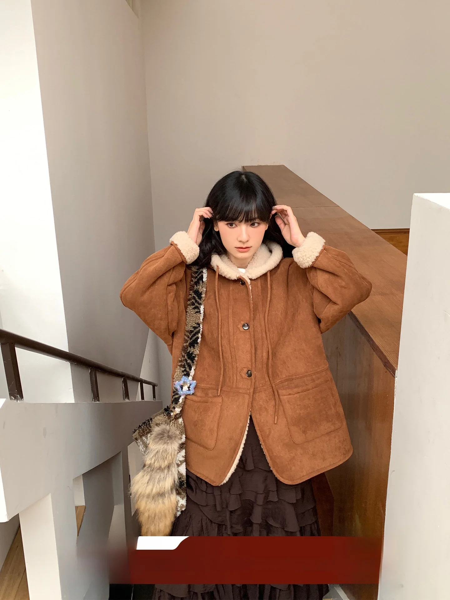 

Пальто женское EIDM Diamond Turin из высококачественной замши с капюшоном из овечьего меха, экологичное, повседневное, с длинными рукавами