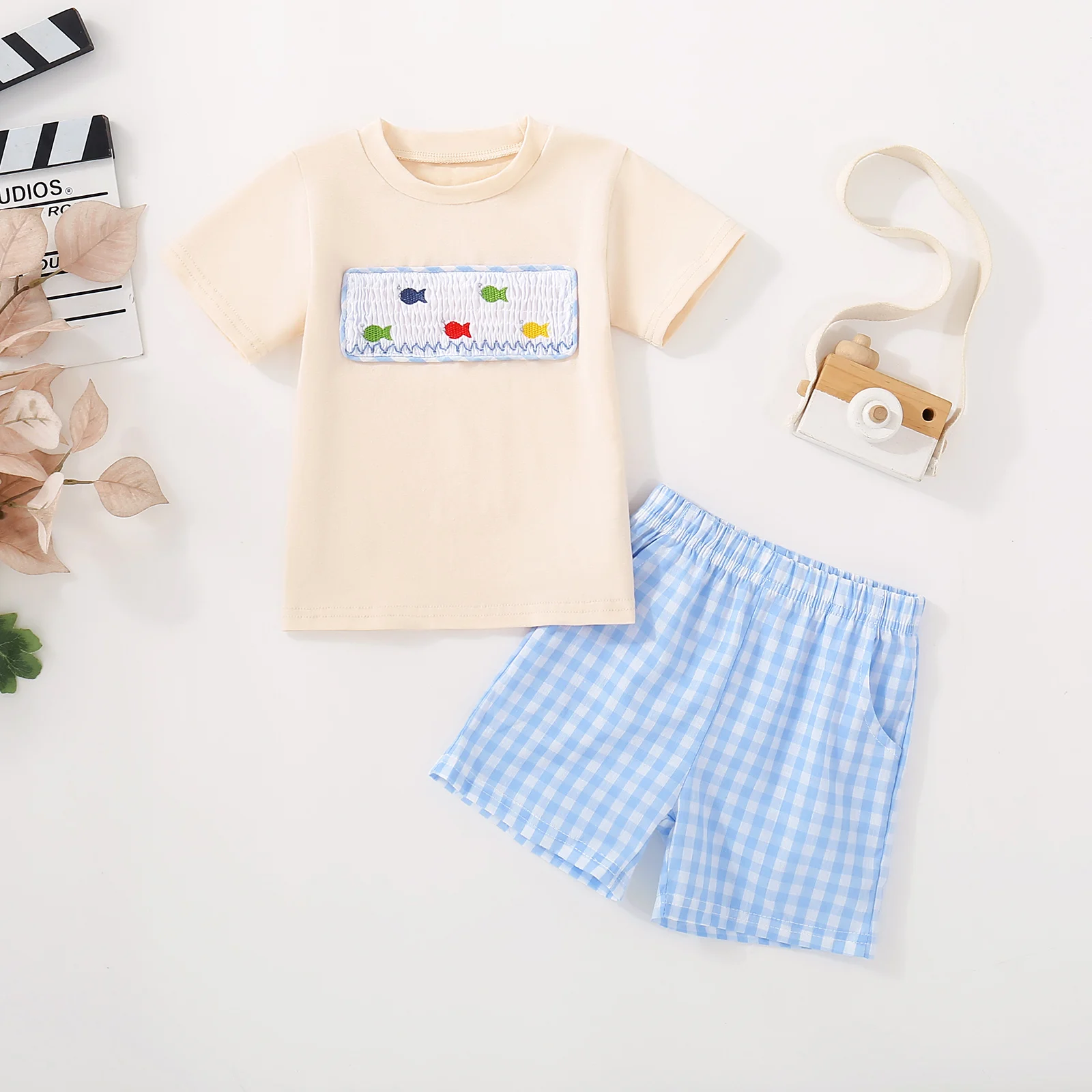 2-piece spring/autumn unisex baby set featuring an embroidered “Three Little Fish” design:blue short-sleeved top and blue shorts