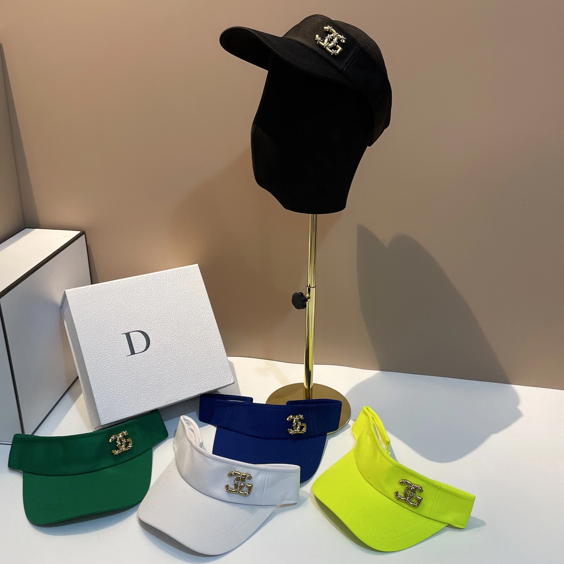 

2025 Summer Outdoor Running Hat - Women's Fashion Empty Top Sunshade Cap, Small Fragrant Beach Sports Hat with Metal Decor