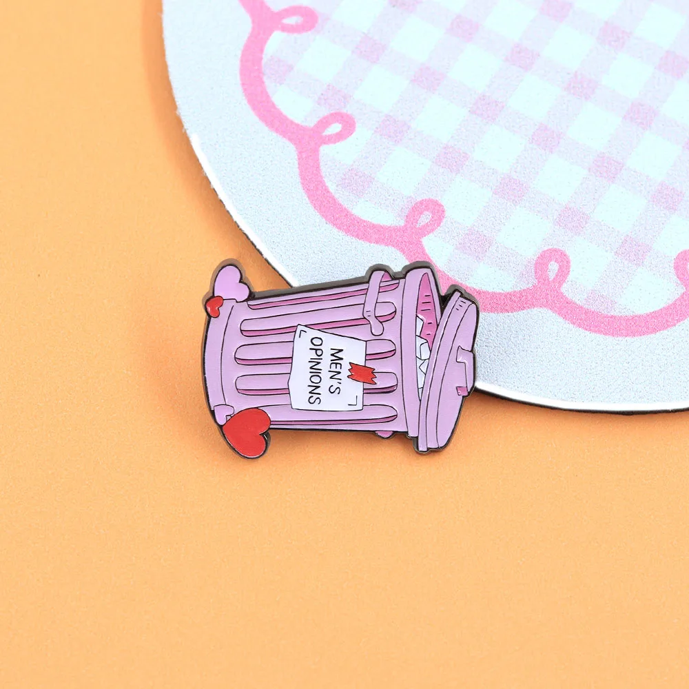Männermeinungen, rosafarbener Mülleimer-Abzeichen-Anstecker, sarkastisch, humorvoll, lustiger Meme-Emaille-Pin, Frauenrechte, feministischer Schmuck, dekorativ – Detail 10