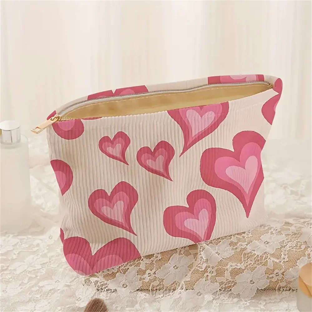 Bolsa de maquiagem com padrão de coração charmoso, leve, forrado com zíper, multifuncional, bolsa cosmética para acessórios de higiene pessoal, bolsa de armazenamento