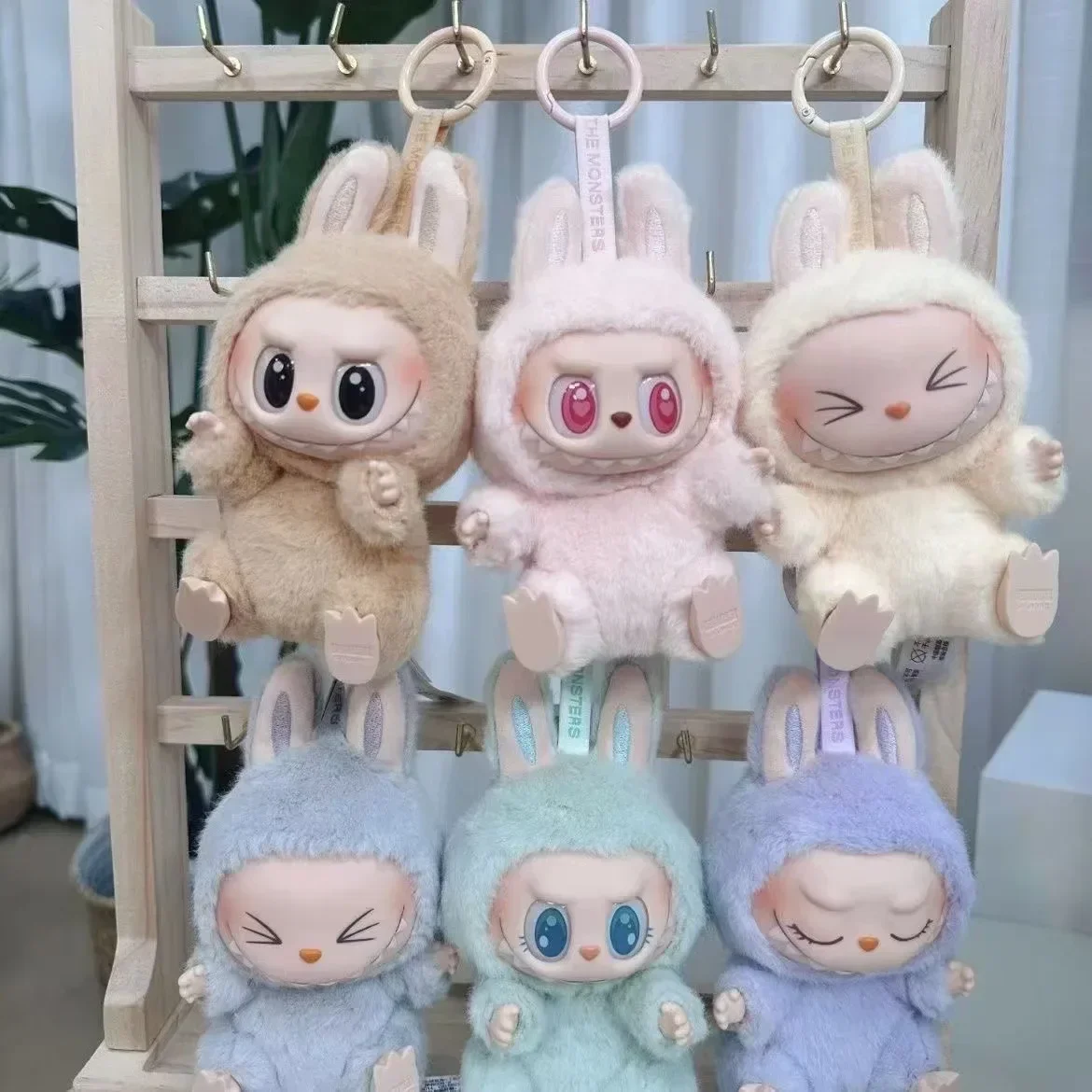 อะนิเมะร้อนรูป Labubu มีที่นั่ง Series PVC จี้ตุ๊กตา Kawaii มอนสเตอร์กล่องตาบอดของขวัญ Labubu Macaron 2