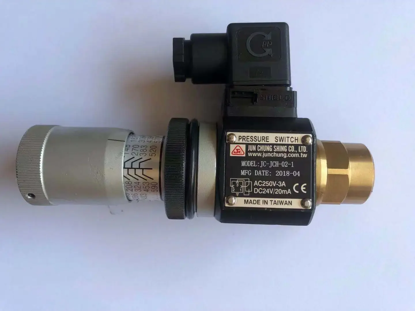 PRESSURE SWITCH JUN CHUNG SHING CO.,LTD. MODEL: For JC-JCS-02-N-1 JC-JCH-02-1 AC250V-3A DC24V/20mA MADE IN TAIWAN