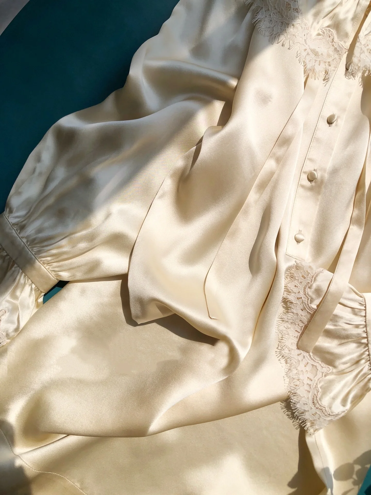 レディース レース切り替えシルクセット、ターンダウンカラー、 - Silk Blouse のレビューと価格