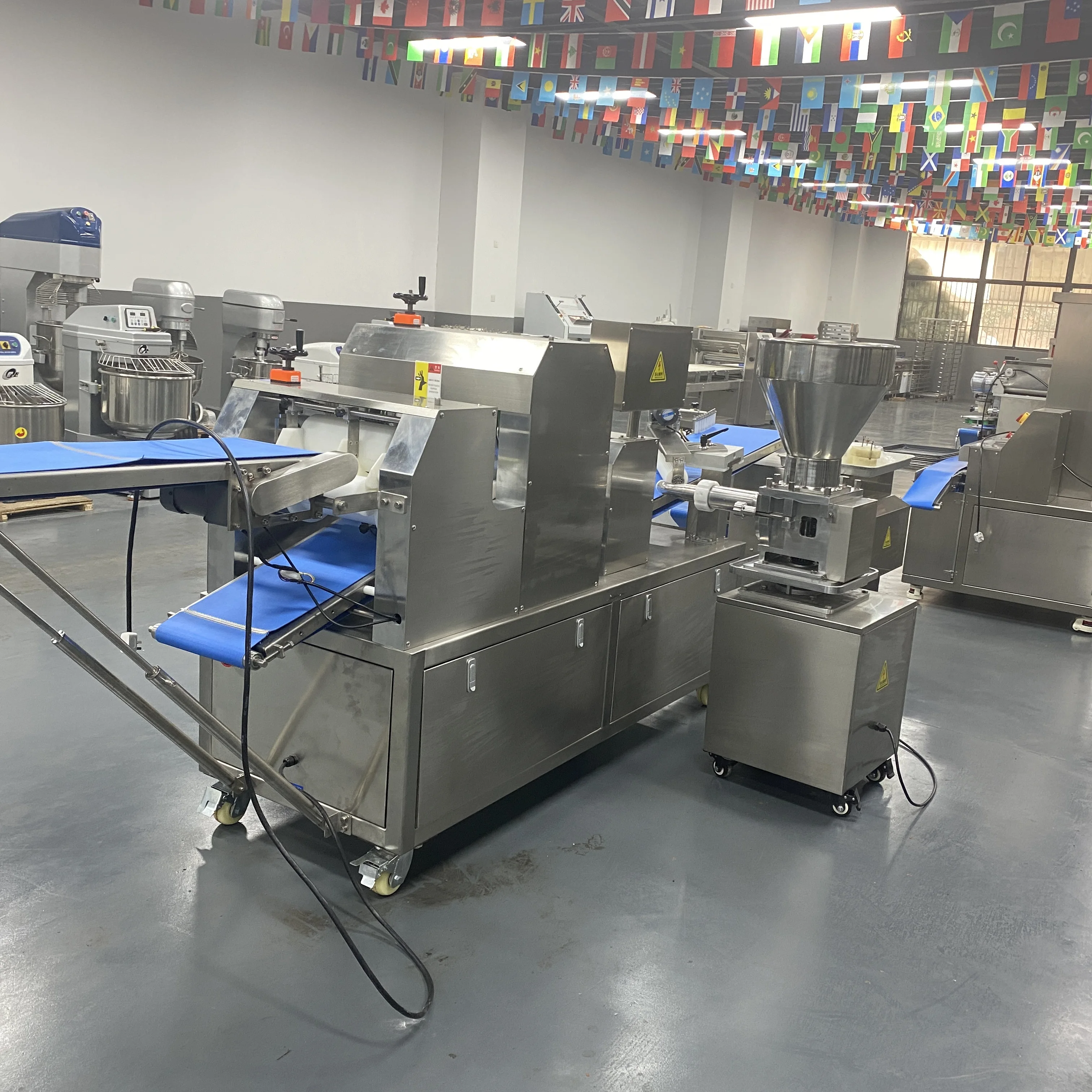 Factory Direct Delivery of the Latest Model Three-Wheel Crisp Cake Machine Baking Equipment