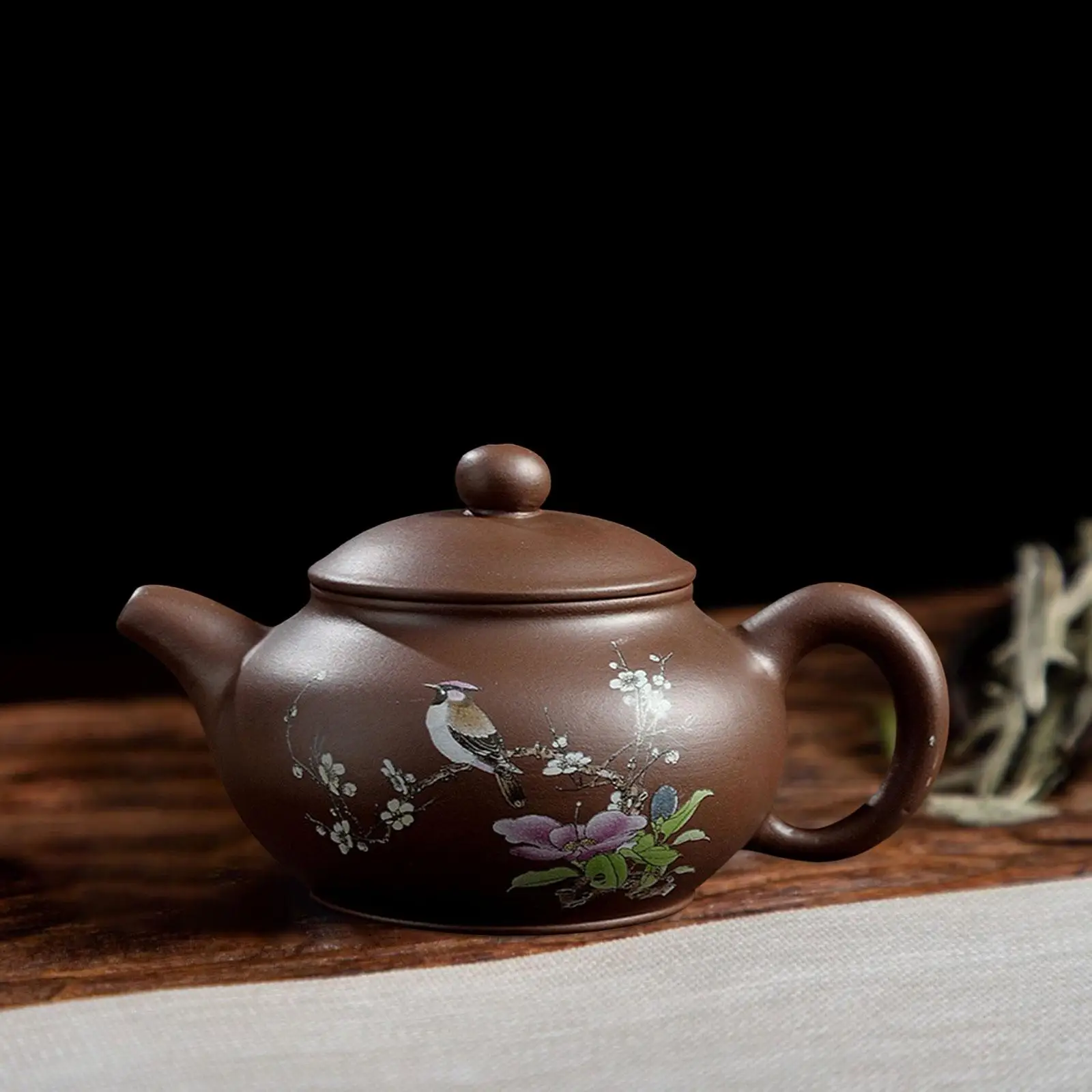 Traditional Zisha Teapot Crafted Tea Maker Classic with Ball Infuser Decoration Loose Tea Handmade Chinese Antique Teapot