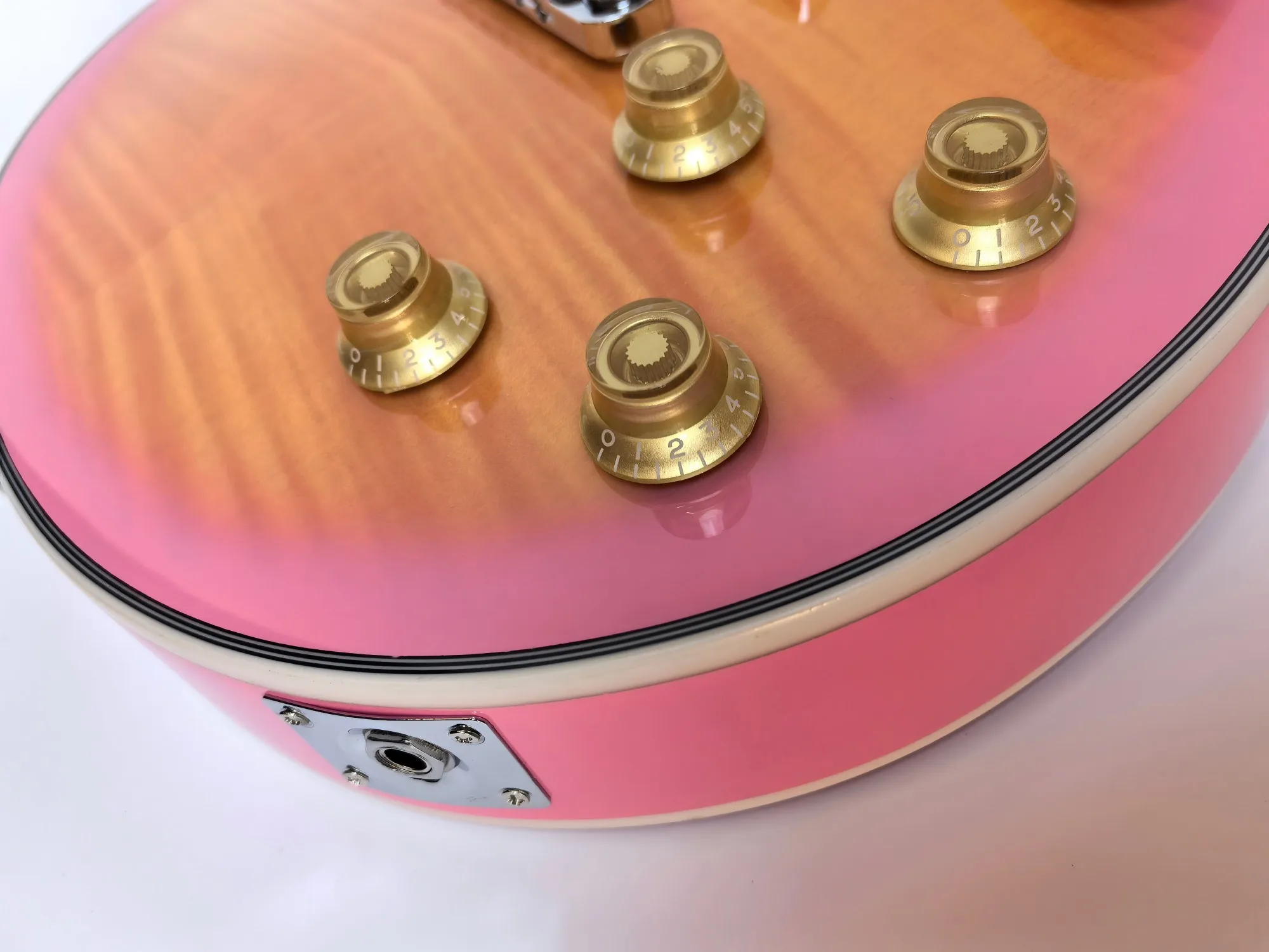 In Stock, Customizable, Pink Augustan 6 strings 22 cents electric guitar with tiger trim.Factory direct sale。