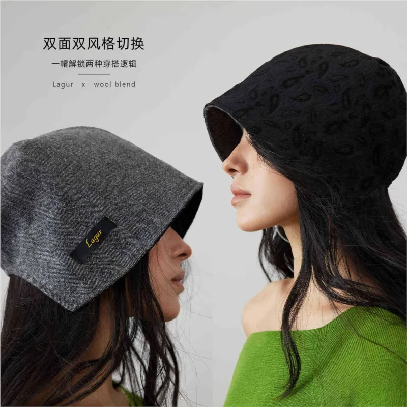 Black small bucket with thickened double-layer cold on both sides that show off the face