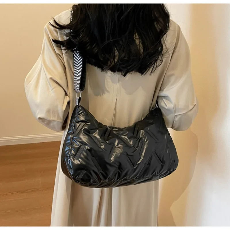 Fashion Niche High-capacity Crossbody Bag for Women's Winter Commuting Casual Versatile Shoulder Bag Luxury Brand Shoulder Bag