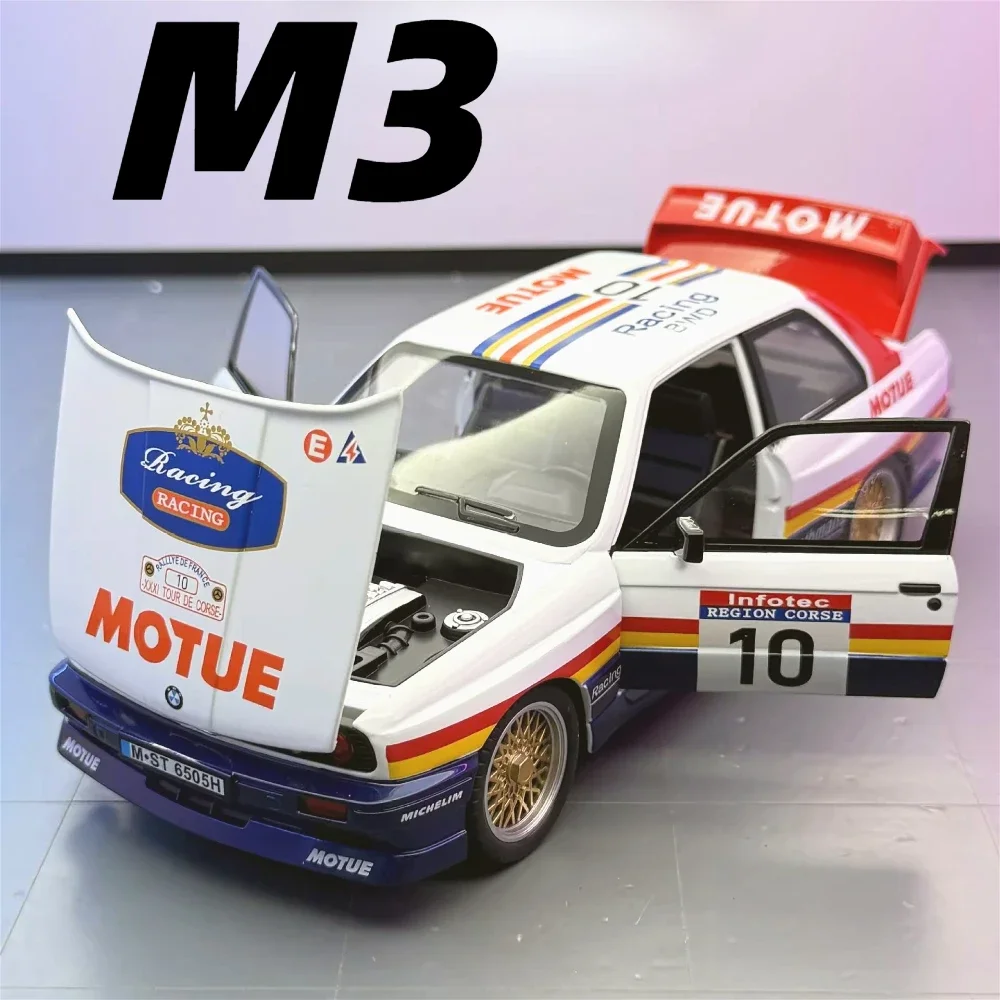 

1:24 Масштаб M3 M8 Игрушечный спортивный автомобиль Модель Игрушечное колесо Рулевое управление Звук Свет Двери Открытые модели суперкара Офисный стол Орнамент