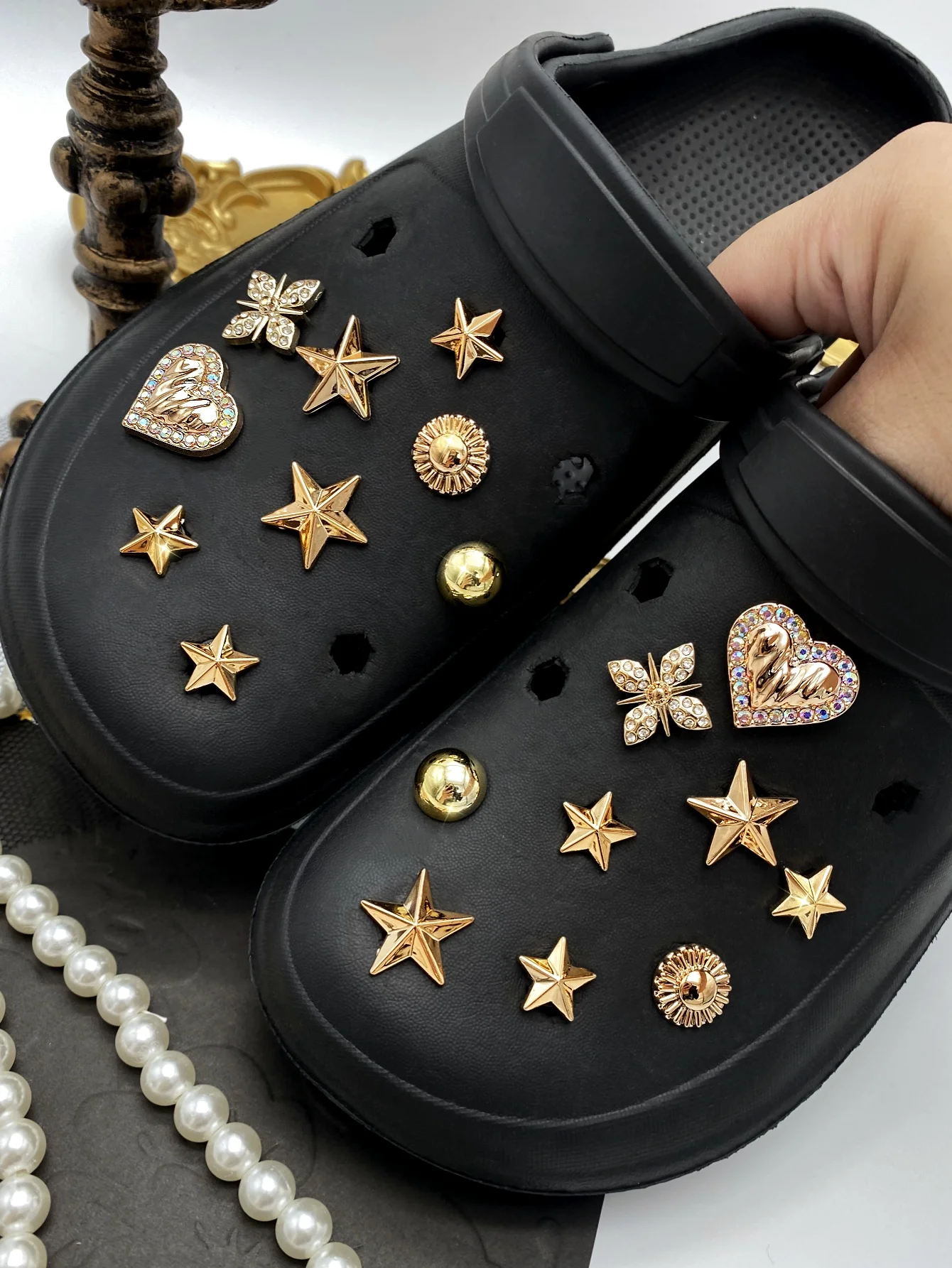 18 pieces of gold-colored diamond hearts, golden five-pointed stars of various sizes, golden ABS pearl shoe accessories, DIY det