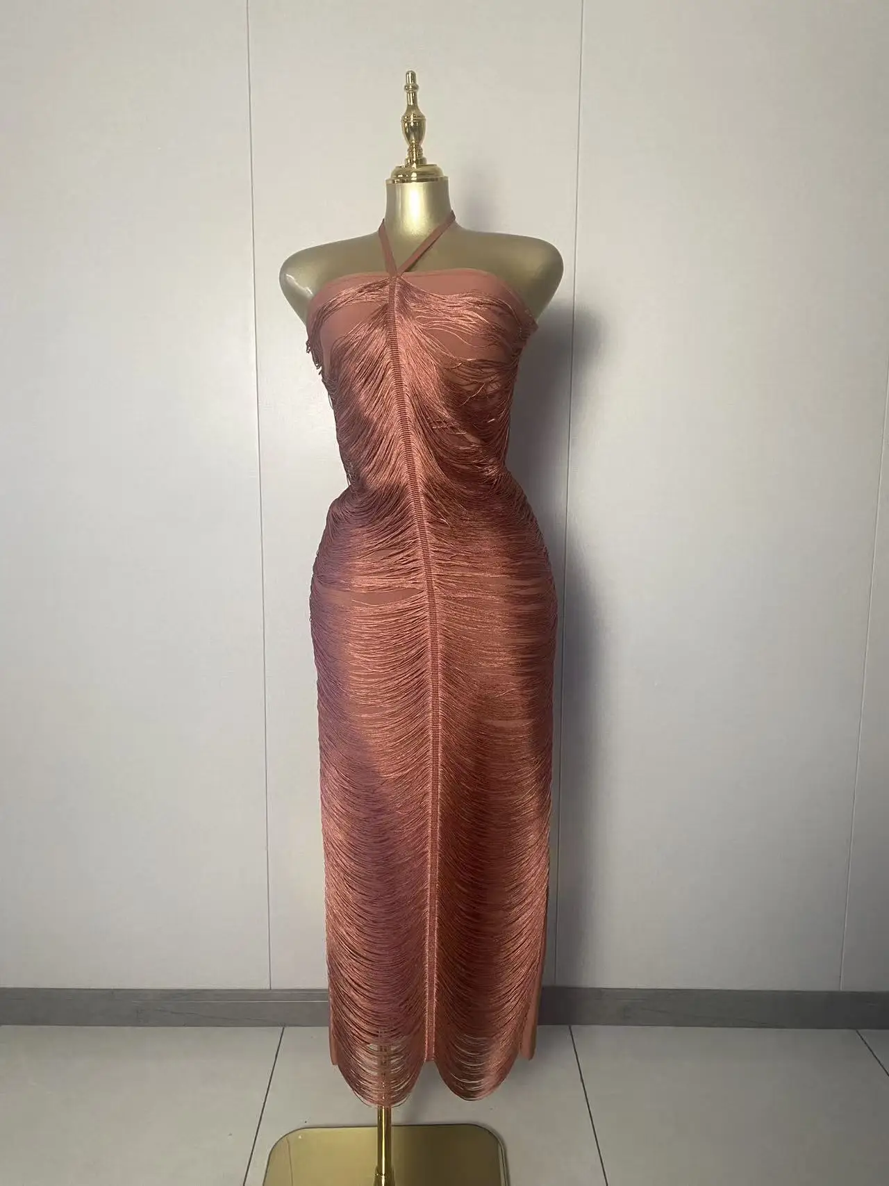 ชุดเดรสทรงบอดี้คอนสีน้ำตาลประดับพู่ห้อยคอแบบหรูหราสำหรับผู้หญิงปี 2025 ชุดเดรสออกงานกลางคืนสุดหรูสำหรับงานเลี้ยงวันเกิดปี 2025