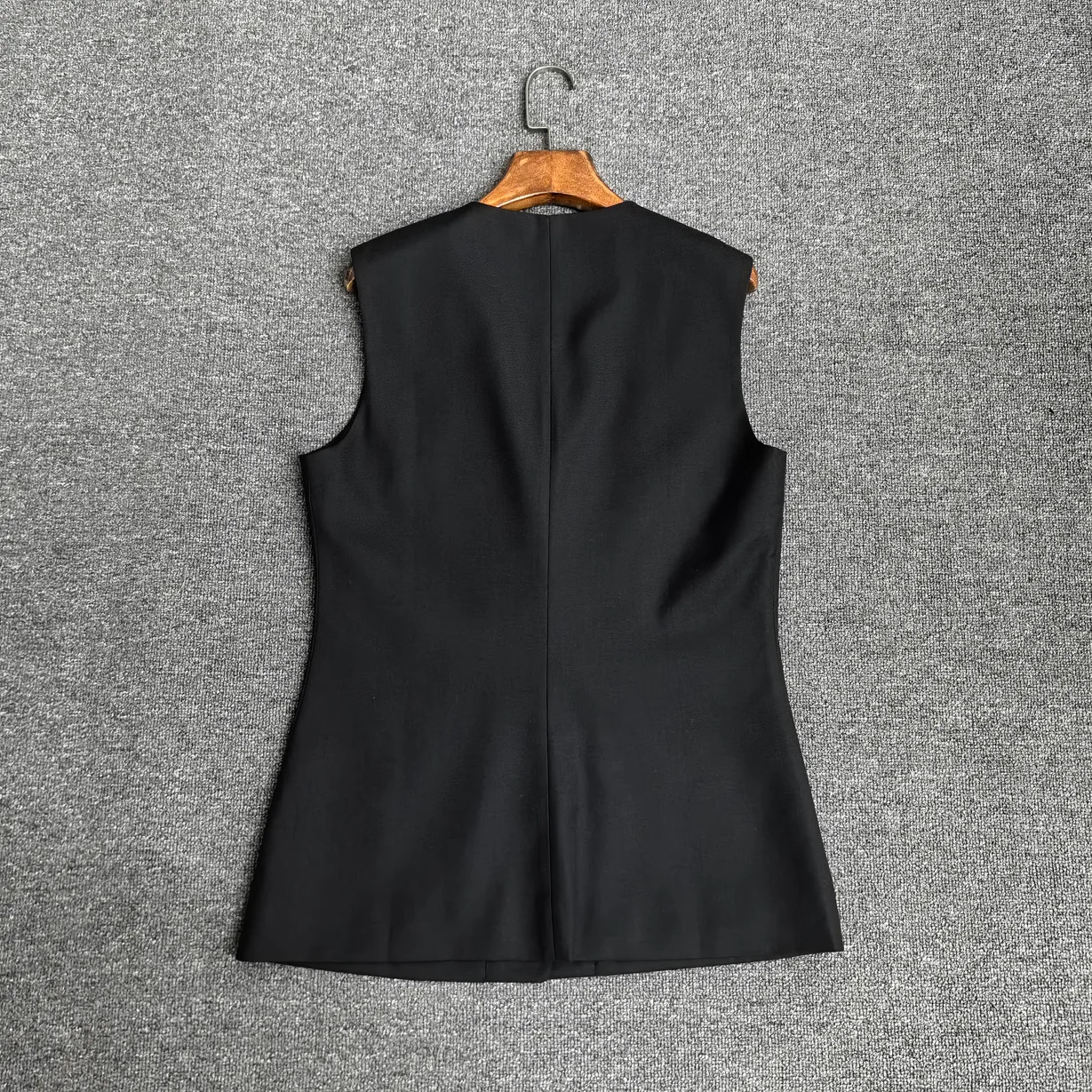 2025 primavera/verão novo minimalista high-end preto sem mangas com decote em v colete de cintura para mulher