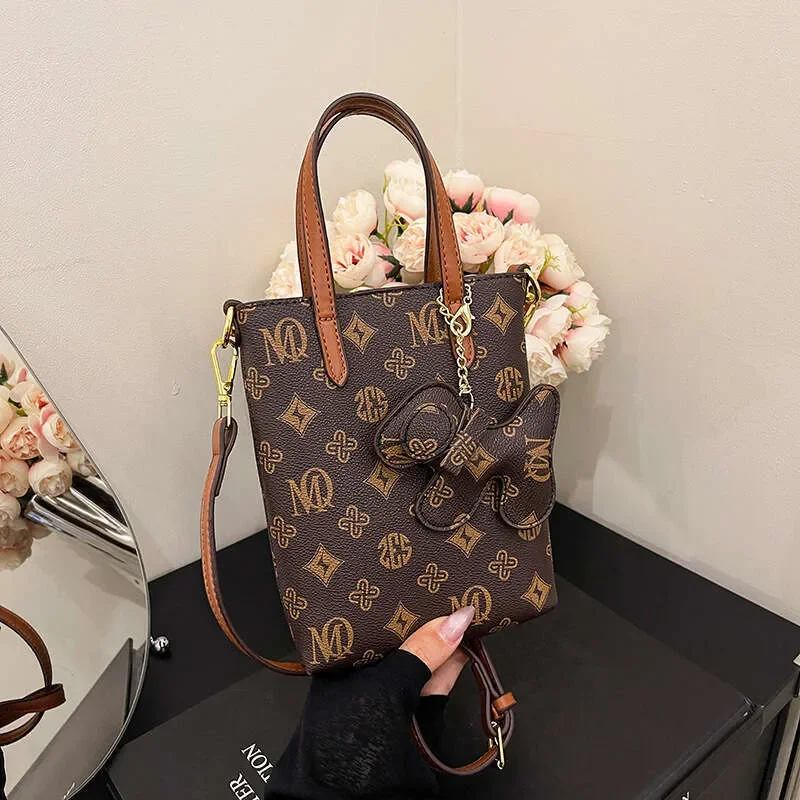

Womens Cute Designer Bag Letter Printed Bags for Women Small Square Bag Bucket Bags with Dog Pendant New Korean Version Versatil