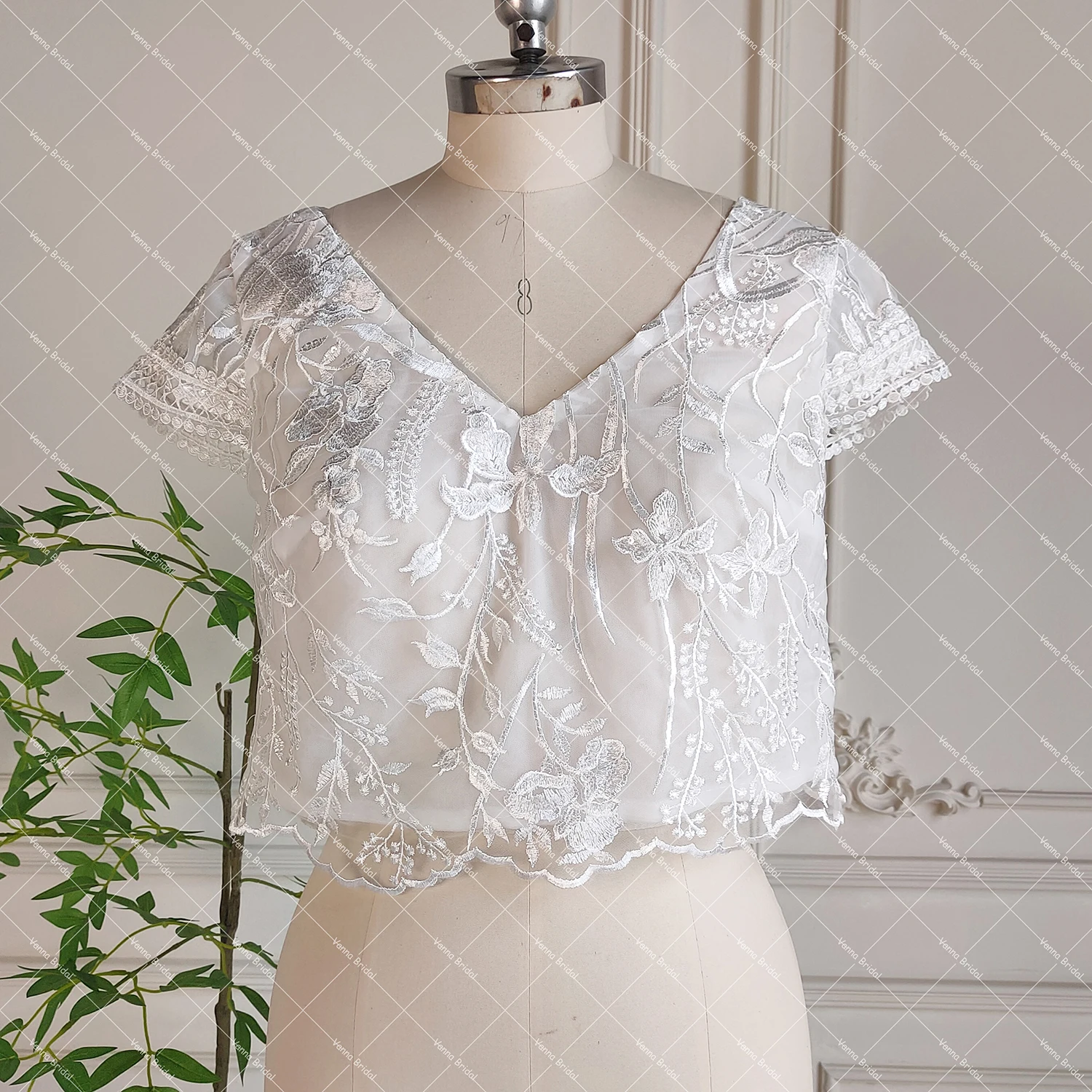 

Customized Lace Crop Tops V Neck Cap Sleeves Buttons Back Real Photos Wedding Tops