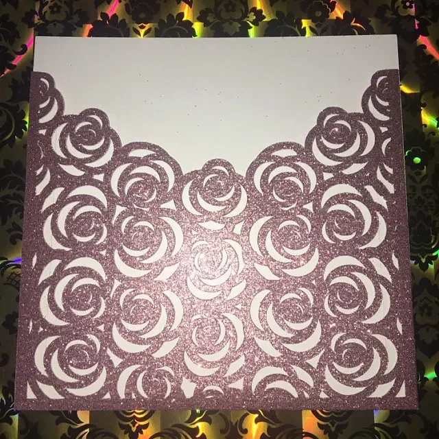 

50 шт. персонализированные розы с лазерной резкой, кружевные свадебные роскошные конверты, открытка, современные свадебные/монграмные свадебные приглашения