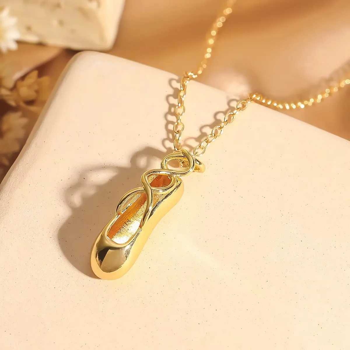 Gold Plated Ballet Shoe Shape Necklace Stainless Steel Charm Dance Shoes Chain Choker Personality Party Jewelry Graduation Gifts