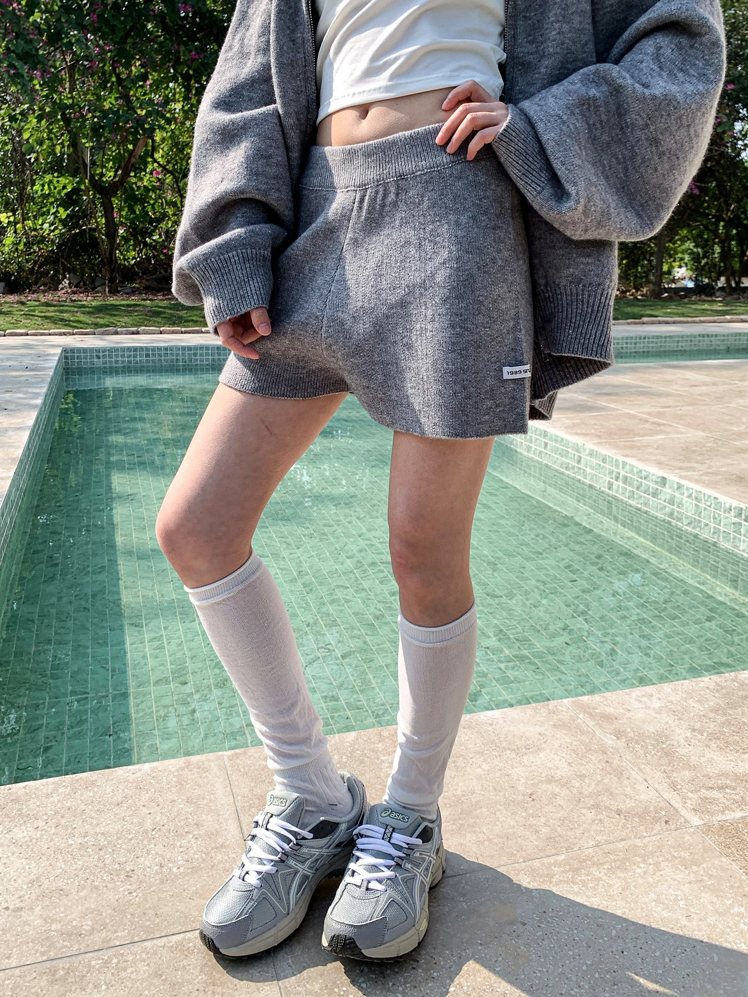 

Американские вязаные брюки-шорты с высокой талией, свободные, повседневные, спортивные, женские, однотонные, простого дизайна, прямого кроя, с эффектом похудения