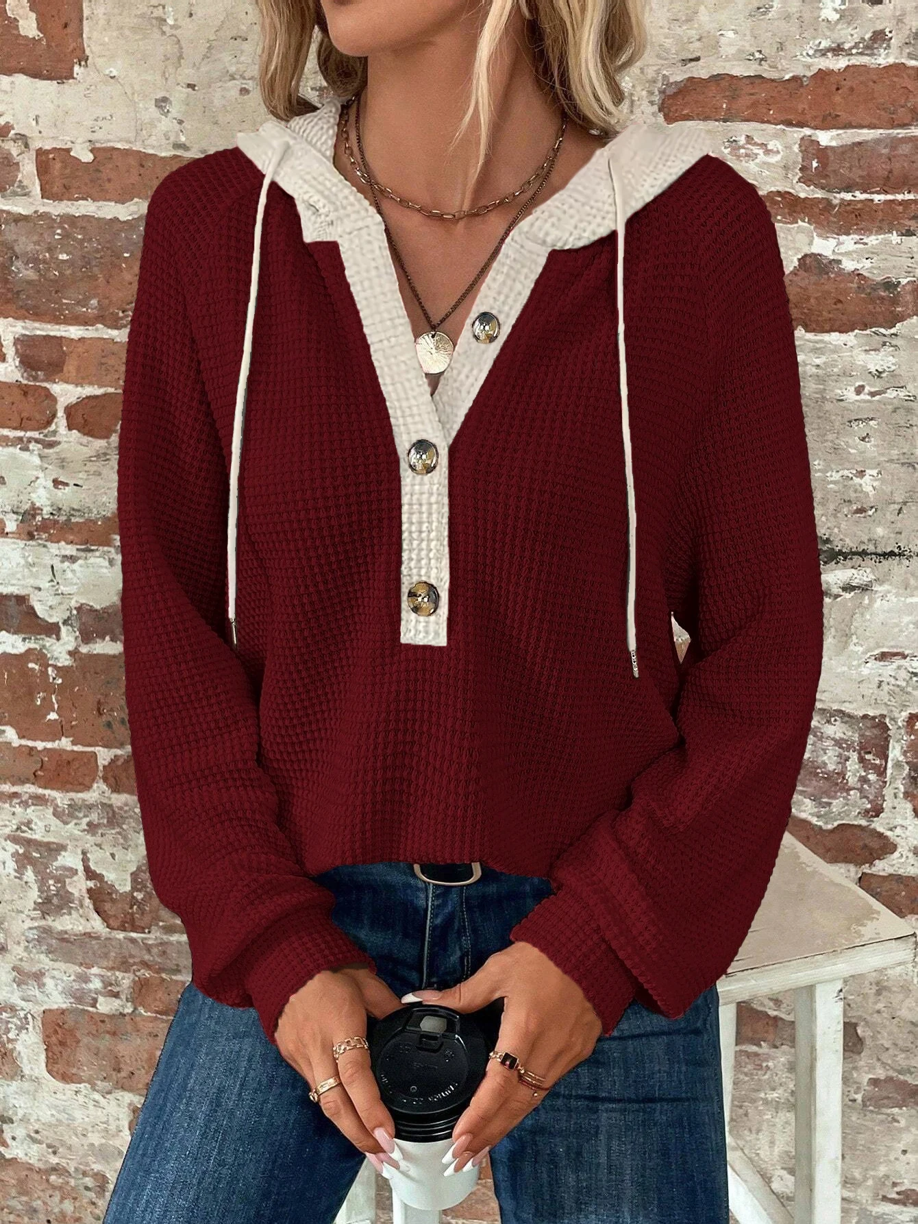 

Women's waffle knitted hoodie with buttons ∨ collar raglan long-sleeved shirt, casual and comfortable pullover hoodie for autumn