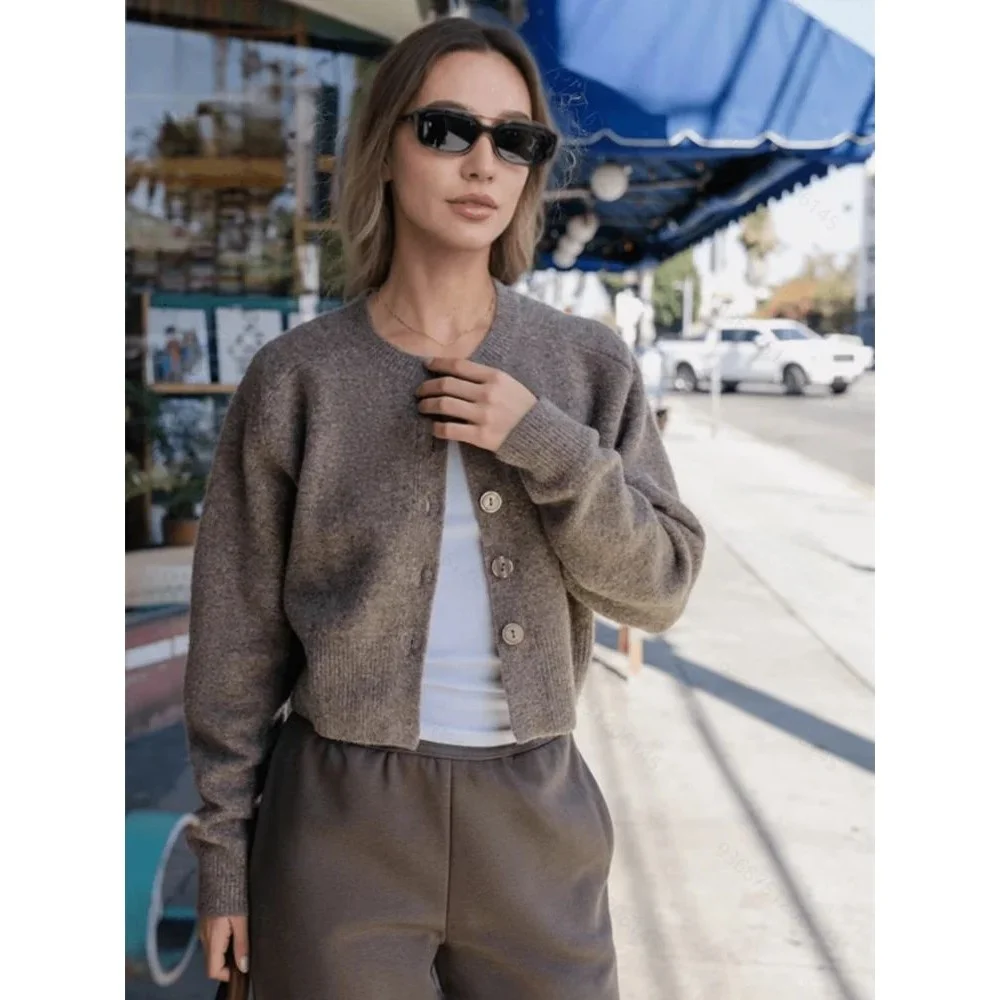 

Женский вязаный кардиган с V-образным вырезом и застежкой на крючки, облегающий, с эффектом двухслойности, для зимы, в наличии онлайн и в магазинах...