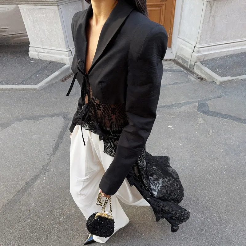 سترة نسائية من الدانتيل باللون الأسود من Talenza سترة نسائية طويلة مفرغة من الدانتيل مُزينة بقطع القماش ورباط علوي سترة نسائية مثيرة للحفلات