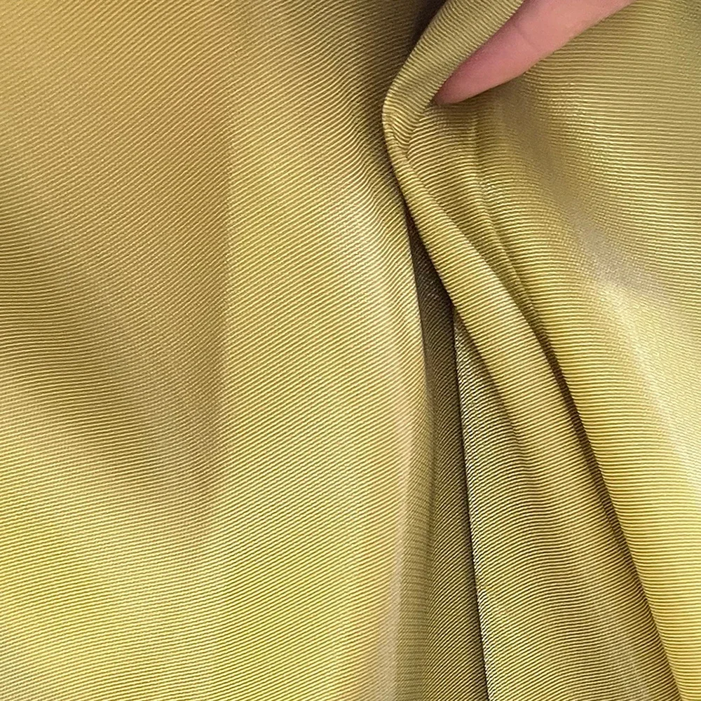 

Strong Luster Satin Fabric with Excellent Shaping Ability and Superior Durability for High End Clothing Home Furnishings Stage