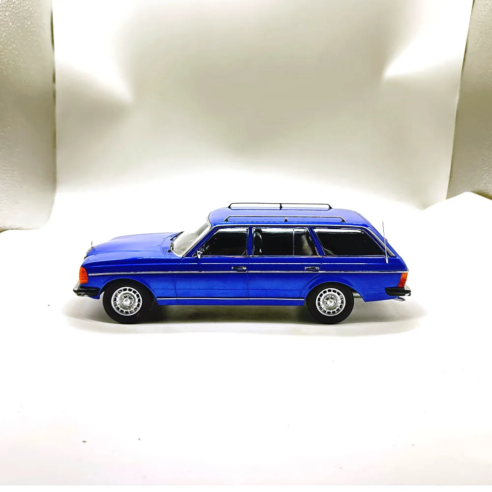 

Масштабная модель автомобиля 1:18, литая под давлением, лимитированная серия, внедорожник MB, синий, подарок на день рождения, игрушка из сплава, для сценариев сценариев, соответствующих контексту