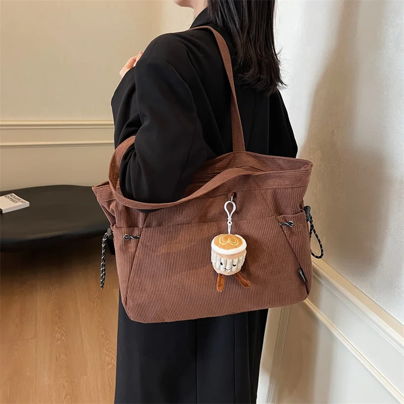 2025 جديد سروال قصير حمل حقيبة المرأة سعة كبيرة مدرسة ركاب حقيبة كتف الحد الأدنى طالب يده محفظة موضة عادية ​