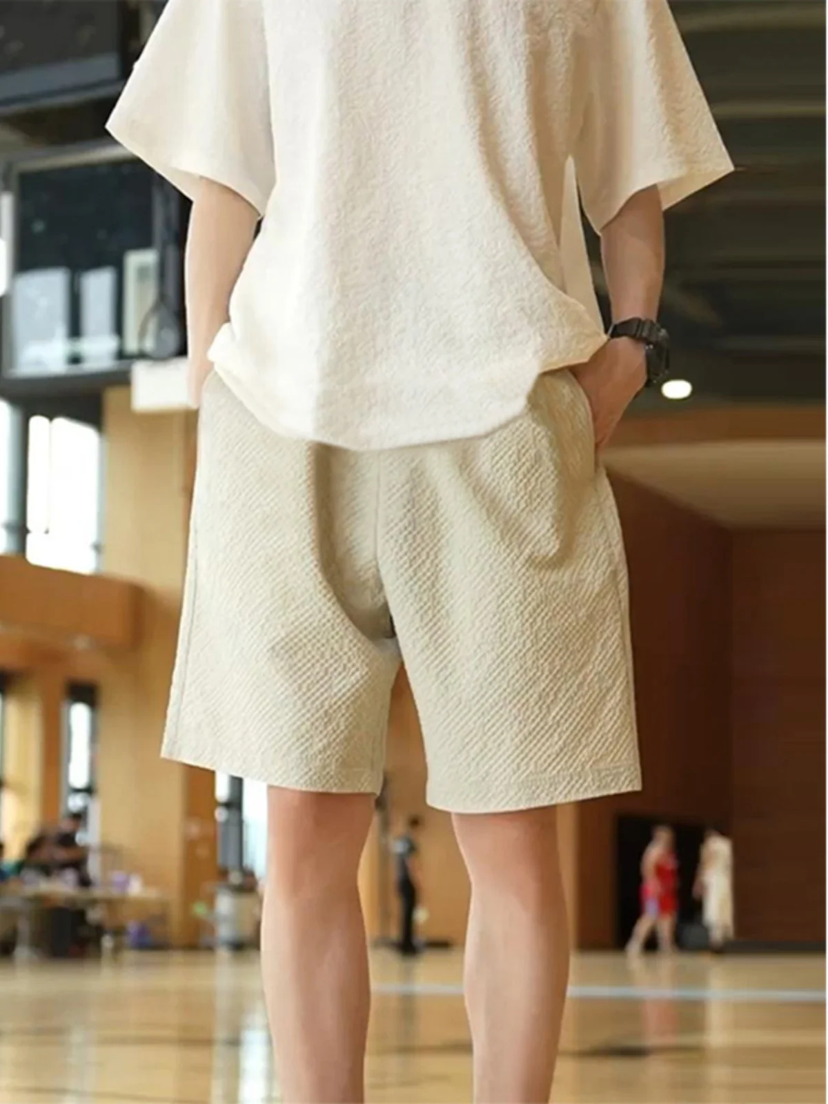 

Мужские повседневные спортивные шорты для активного отдыха из ткани Bubble Cloth, 4-секционные, быстросохнущие, водонепроницаемые, с низкой посадкой, из полиэфирного волокна, для фитнеса, прогулок и бега.