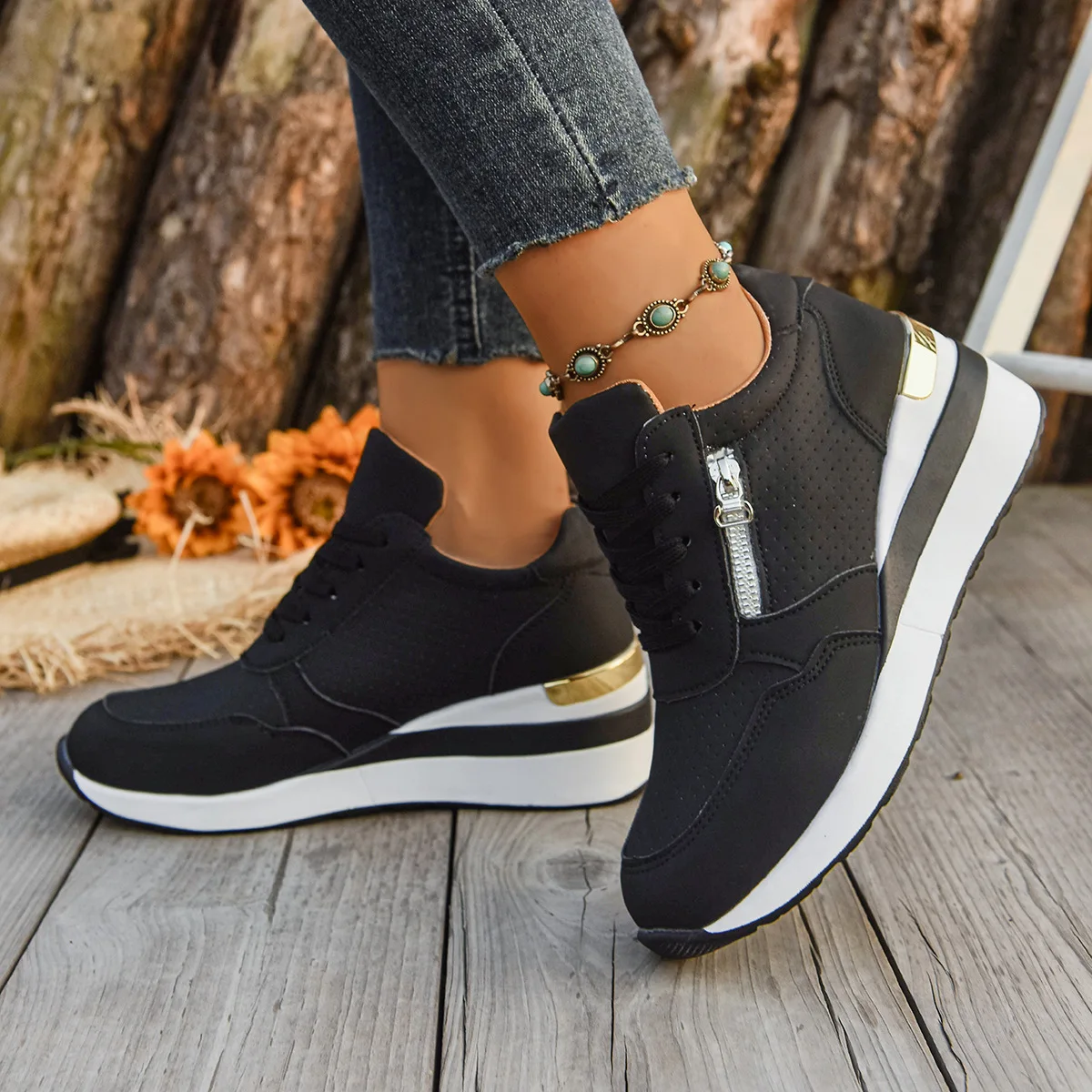 Women's large-sized thick-soled sports and casual shoes 2025, fashionable lace-up single shoes, fashionable sports shoes
