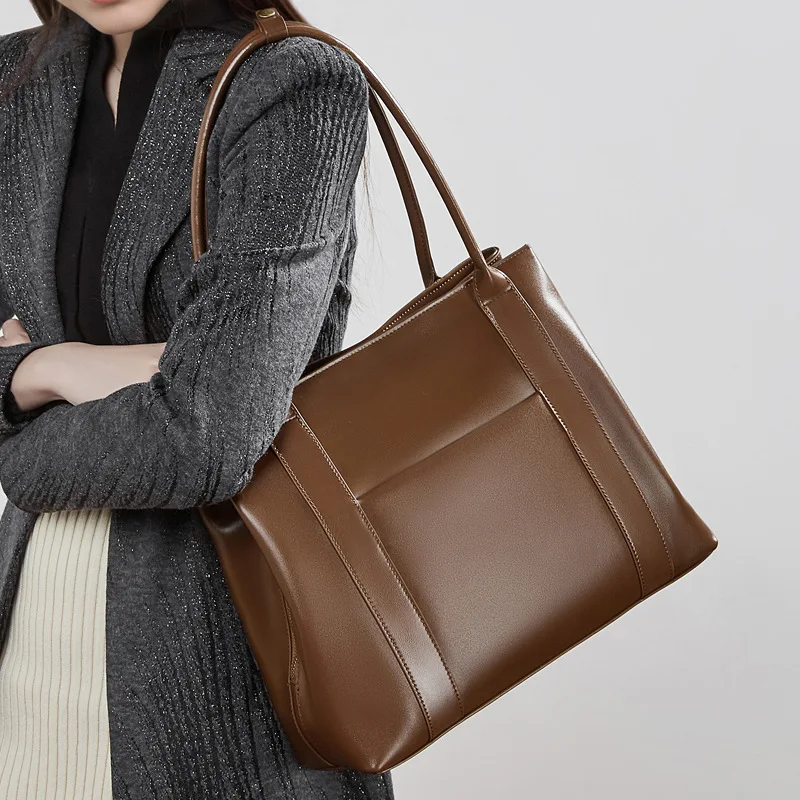 

New Vintage-Style Top-Grain Leather Tote Bag Spacious, Versatile & Chic for Daily Use