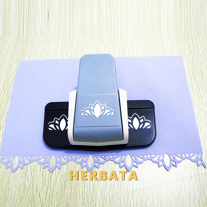 Extra-large labor-saving blank holder flower pattern embossing device kindergarten handmade greeting card making tool Hole punch