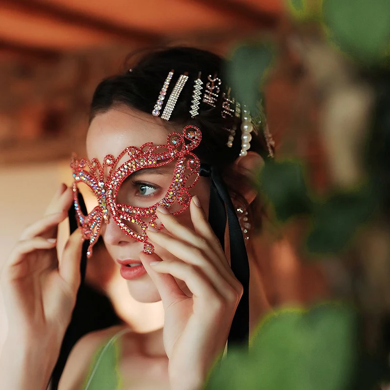 Butterfly Rhinestones Women Masquerade Masks Shiny Jewelry Accessories Elegant Stage Catwalk Carnival Cosplay Evening Prom Red