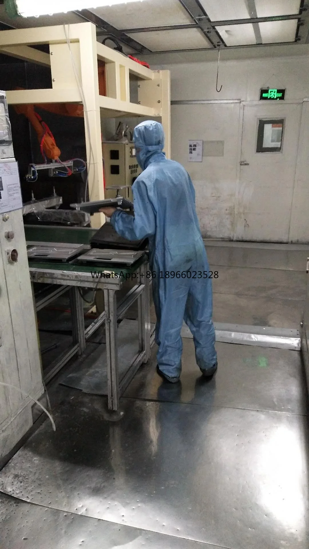 6 aixs automatic arm robot spray painting hanging installed with turntable equipped with dry spray booth painting