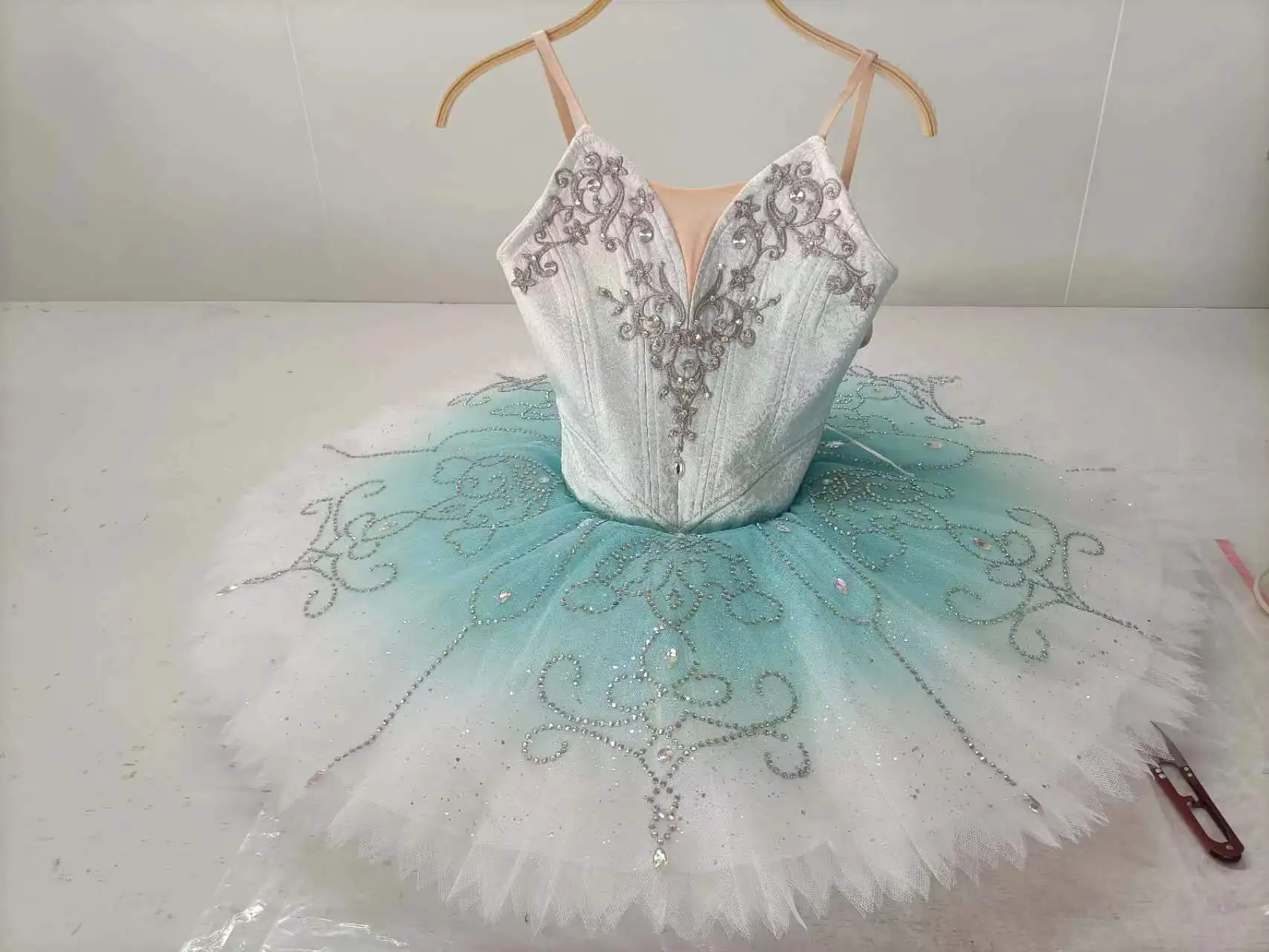 

2024 High-End Customized Ballet Professional Competition Sleeping Beauty Bluebird Variation Performance TUTU Skirt