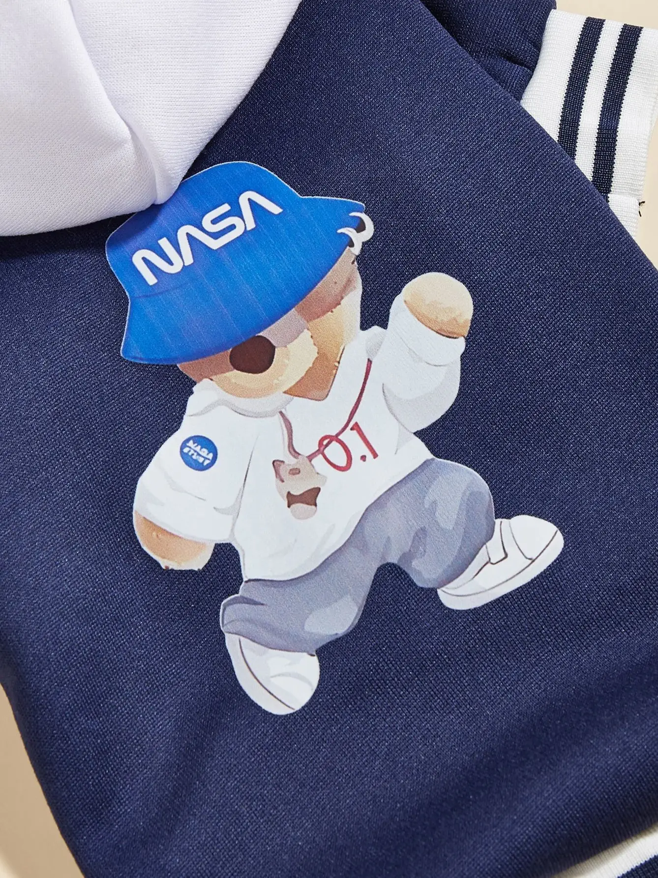 Pet clothes dog dog cat with hat jacket warm and comfortable clothes with running bear pattern white navy blue new piece