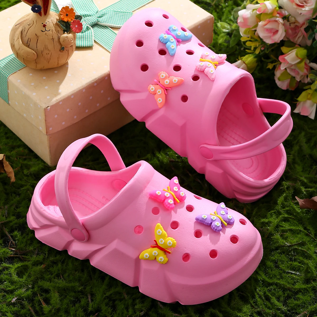 Casual Breathable Clogs With Cute Cartoon Charms For Girls, Slip-on Beach Slide, Anti Slip Garden Clog Shoes For Beaches