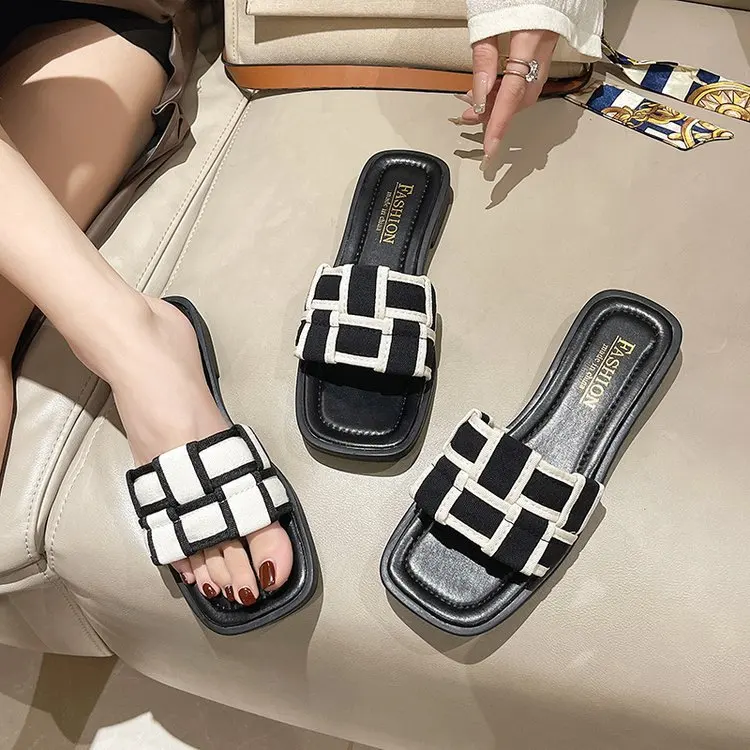 

Woman's Shoes Slippers Women Wear Fashion Sandals in Summer New Online Celebrity Joker Beach Flat Slippers