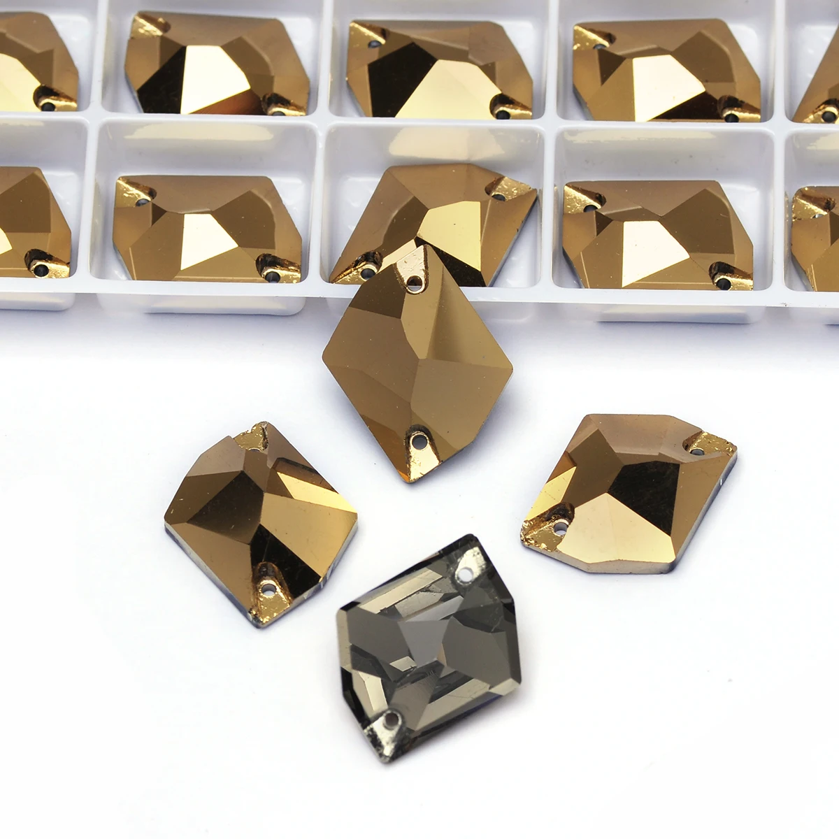 Космические золотые кристаллы Aurum, пришивные стразы, плоская задняя часть, объемные хрустальные бусины для одежды, модельных, обуви, швейные аксессуары Космические золотые кристаллы Aurum, пришивные стразы, плоская задняя часть, объемные хрустальные бусины для одежды, модельных, обуви, швейные аксессуары