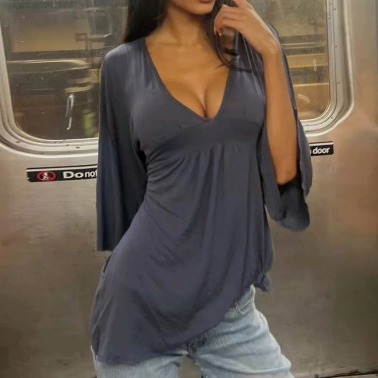 SUCHCUTE Vintage Damen T-Shirt mit tiefem V-Ausschnitt, ausgestellten Halbärmeln, locker geschnitten, Y2K Streetwear Tees, lässiges Ausgeh-Top, passend zu allen Outfits. – Detail 14