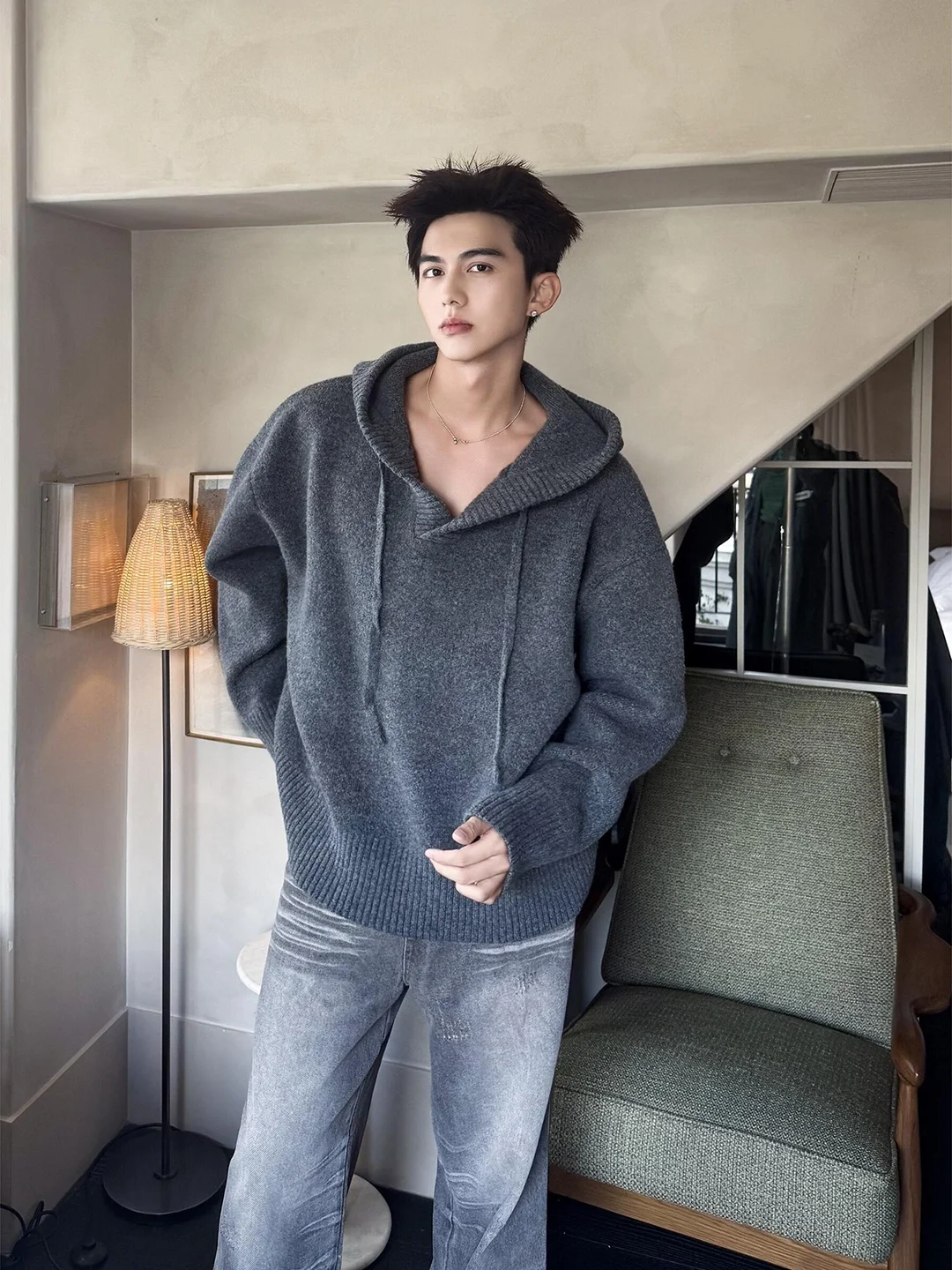 

Мужское вязаное худи Deep ey в стиле Lazy Sle American Old Money: плотное, мягкое, эластичное, с V-образным вырезом, длинными рукавами, для повседневной носки, подходит для всех.