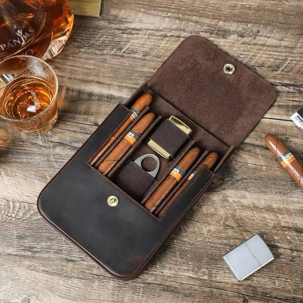 

Flip-Top Leather Moisturizing Cigar Case, An Outdoor Portable Cigar Bag.