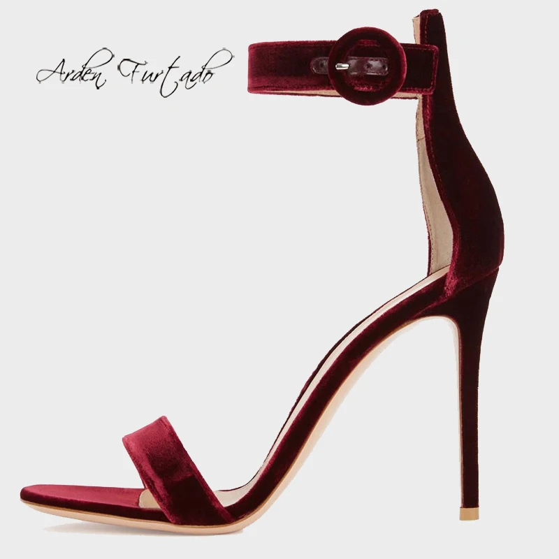 

Arden Furtado 2024 Summer Suede Round toe Open toe Belt buckle Super high heel word-cingulate Sandals Extra large size