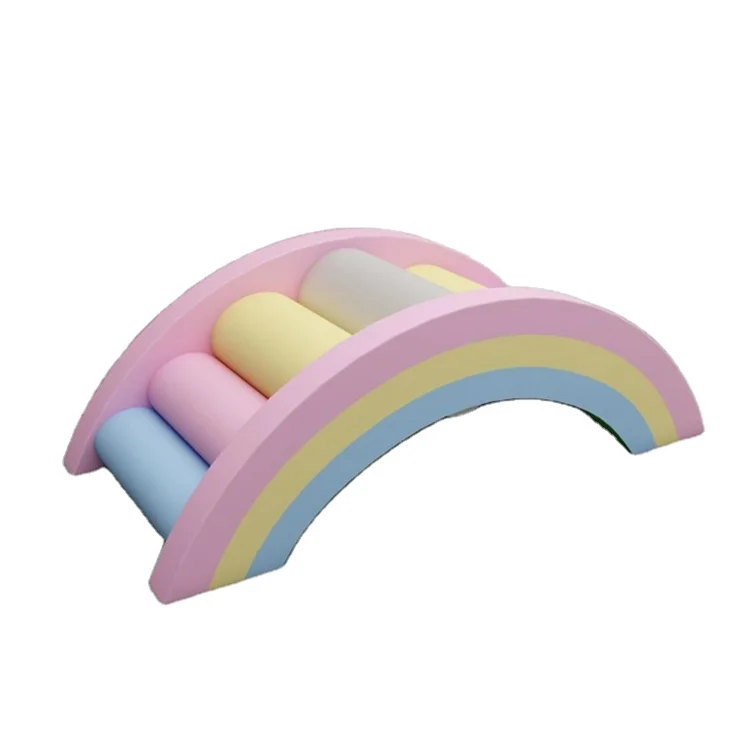 Área de juego suave Pastel duradera de forma segura, alquiler de equipo de fiesta de cumpleaños, tema de arcoíris, juguetes de actividades de juego suave, escalador de juego suave